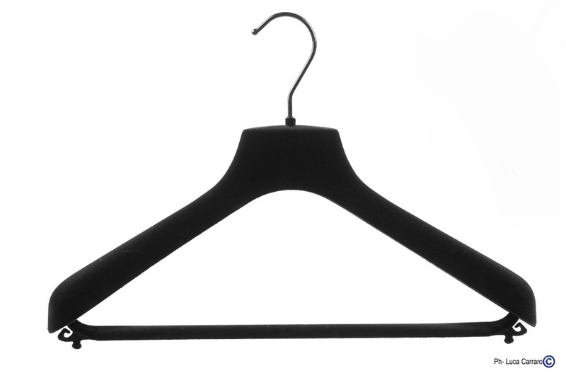 Black velvet flocked suit-hangers, box 100 pcs., ANN39050BARLOCK Coat  hangers in black velvet for outewear [mod. ANN39050 ASTA FLOCK] - €189.00 :  Padova Vern, hangers production, hangers varnishing with antislip finishes,  rubberized