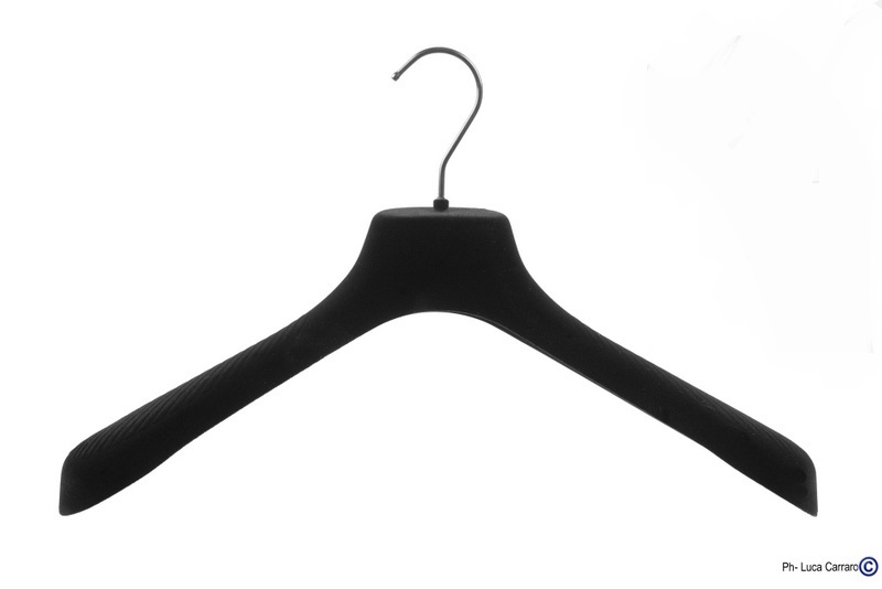 Black velvet flocked coat-hangers, box 100 pcs.,ANN42070FLOCK Black velvet  coat hangers for outewear and jackets [mod. ANN42070 FLOCK] - €169.00 :  Padova Vern, hangers production, hangers varnishing with antislip finishes,  rubberized soft-touch